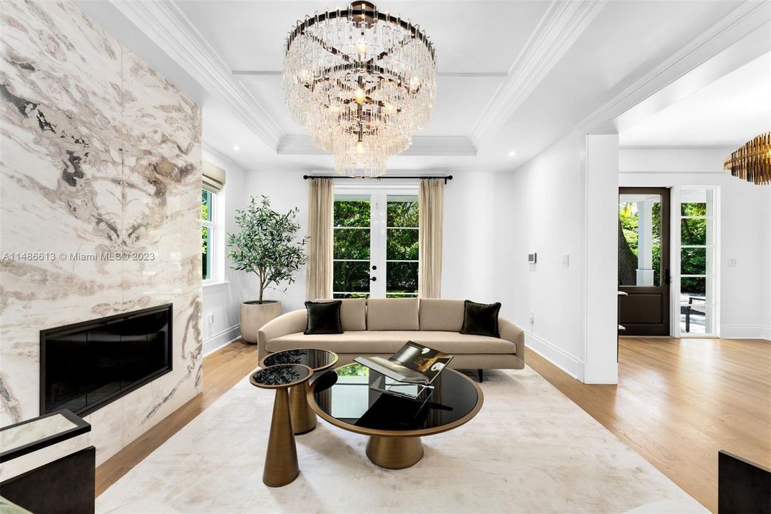 Недавно продано: $4,750,000 (6 спален, 5 ванн, 5035 Квадратных фут)