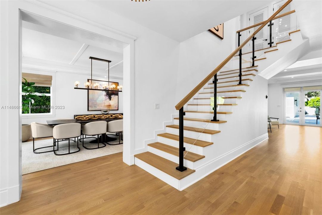 Недавно продано: $4,750,000 (6 спален, 5 ванн, 5035 Квадратных фут)