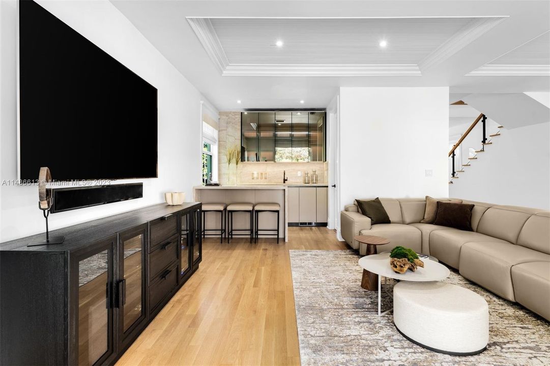 Недавно продано: $4,750,000 (6 спален, 5 ванн, 5035 Квадратных фут)