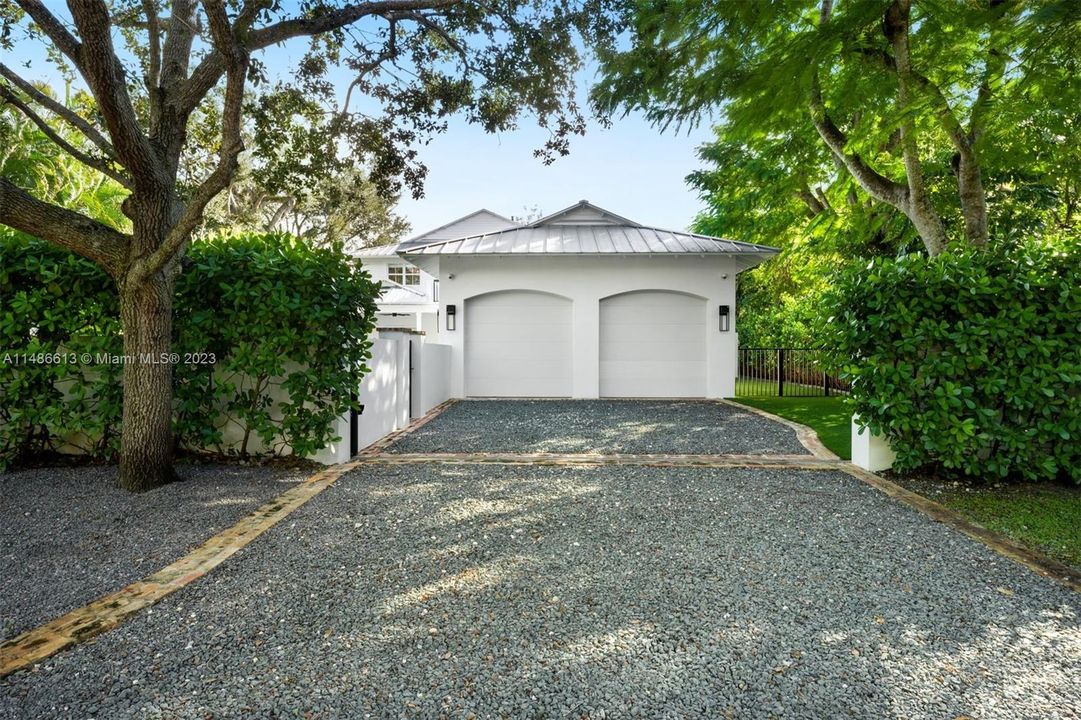 Недавно продано: $4,750,000 (6 спален, 5 ванн, 5035 Квадратных фут)