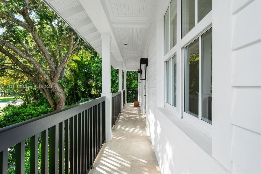 Недавно продано: $4,750,000 (6 спален, 5 ванн, 5035 Квадратных фут)