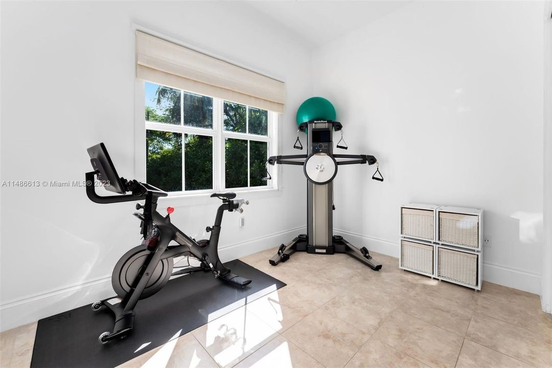 Недавно продано: $4,750,000 (6 спален, 5 ванн, 5035 Квадратных фут)