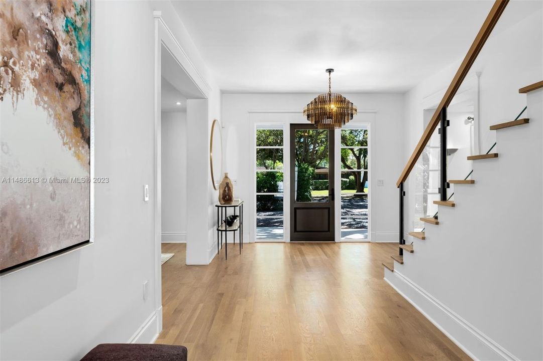 Недавно продано: $4,750,000 (6 спален, 5 ванн, 5035 Квадратных фут)