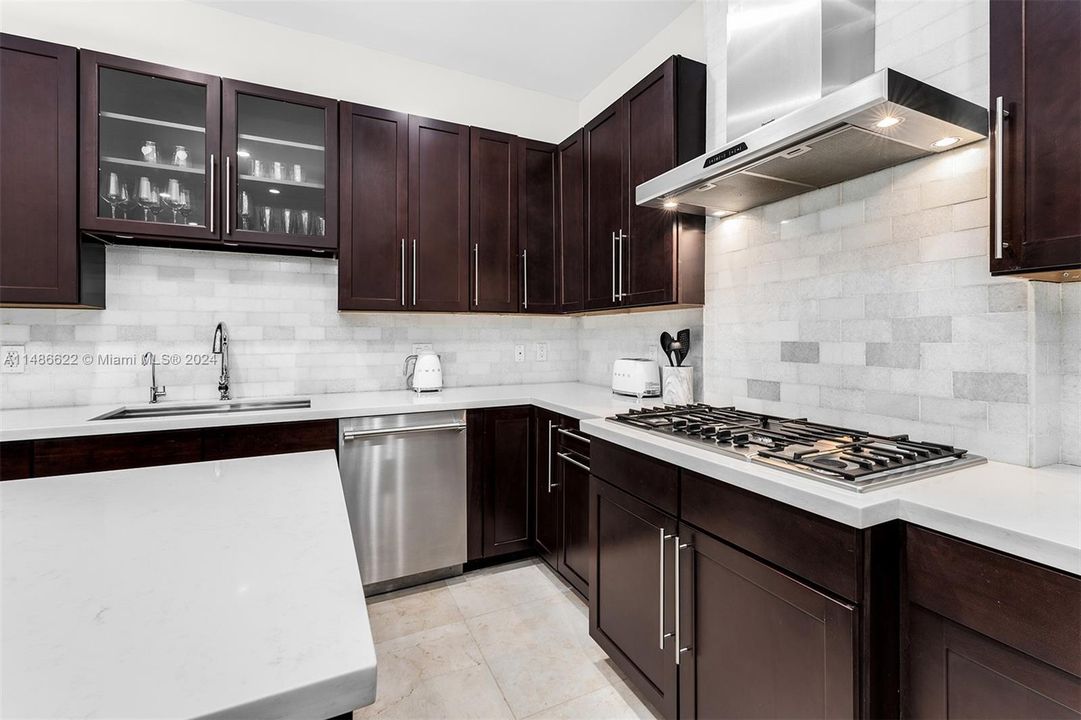 Recently Sold: $3,995,000 (5 beds, 4 baths, 4401 Square Feet)