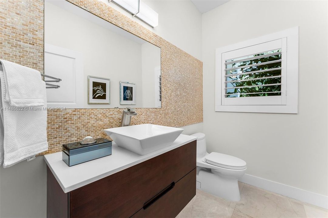 Recently Sold: $3,995,000 (5 beds, 4 baths, 4401 Square Feet)