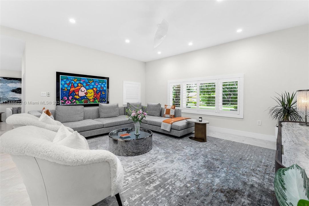Active With Contract: $3,995,000 (5 beds, 4 baths, 4401 Square Feet)