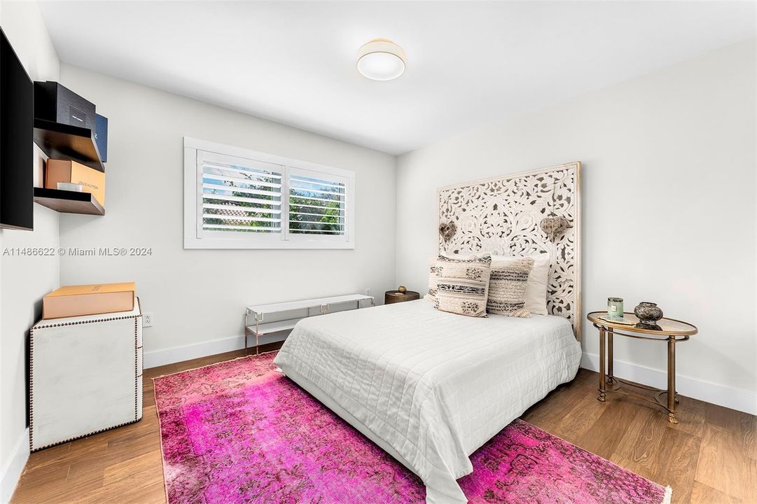 Recently Sold: $3,995,000 (5 beds, 4 baths, 4401 Square Feet)