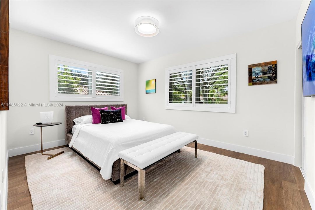 Recently Sold: $3,995,000 (5 beds, 4 baths, 4401 Square Feet)