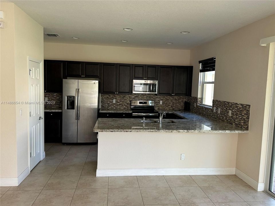 Recently Sold: $444,500 (4 beds, 2 baths, 2771 Square Feet)