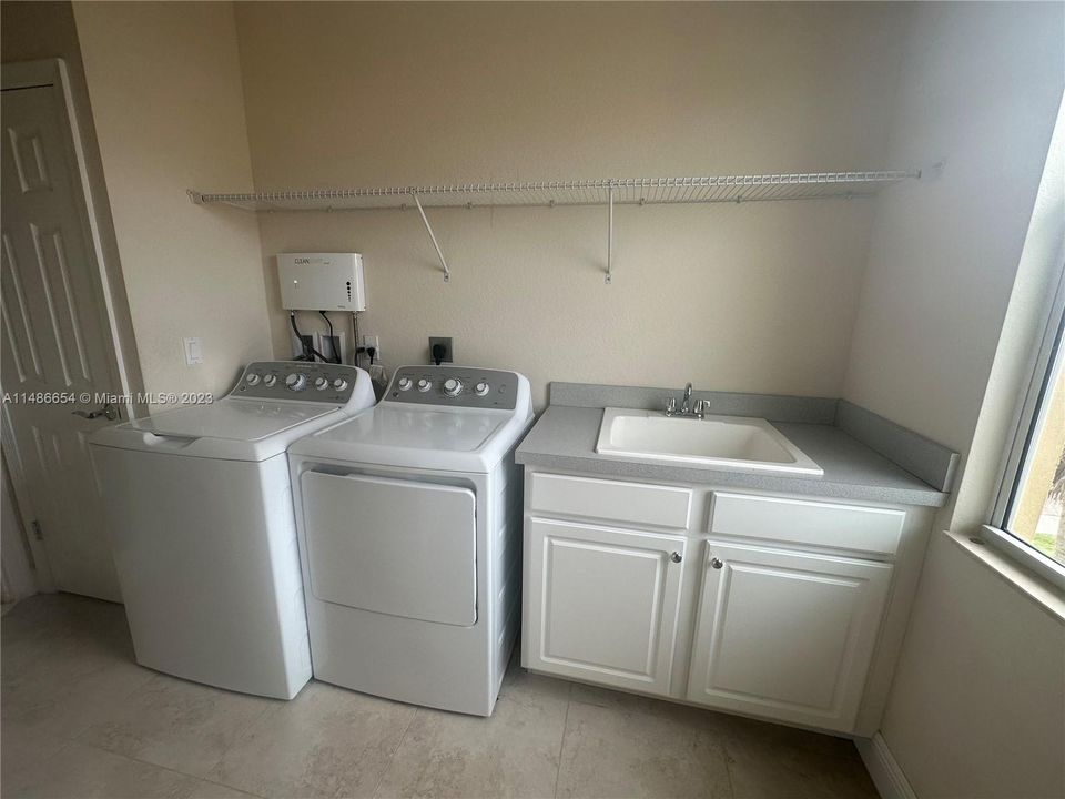 Recently Sold: $444,500 (4 beds, 2 baths, 2771 Square Feet)