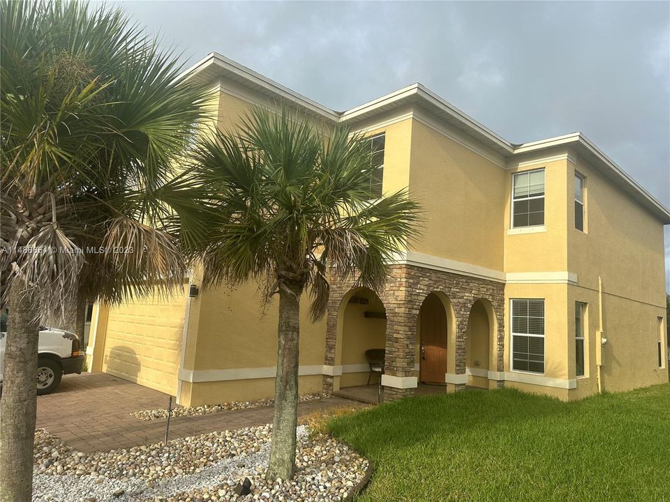 Recently Sold: $444,500 (4 beds, 2 baths, 2771 Square Feet)
