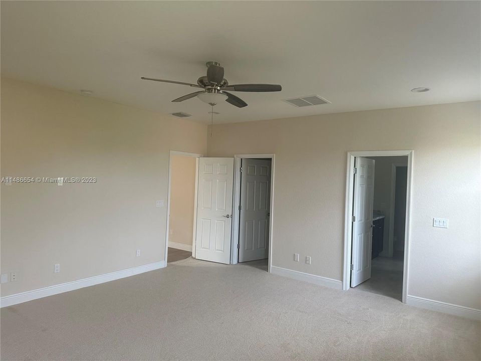 Recently Sold: $444,500 (4 beds, 2 baths, 2771 Square Feet)