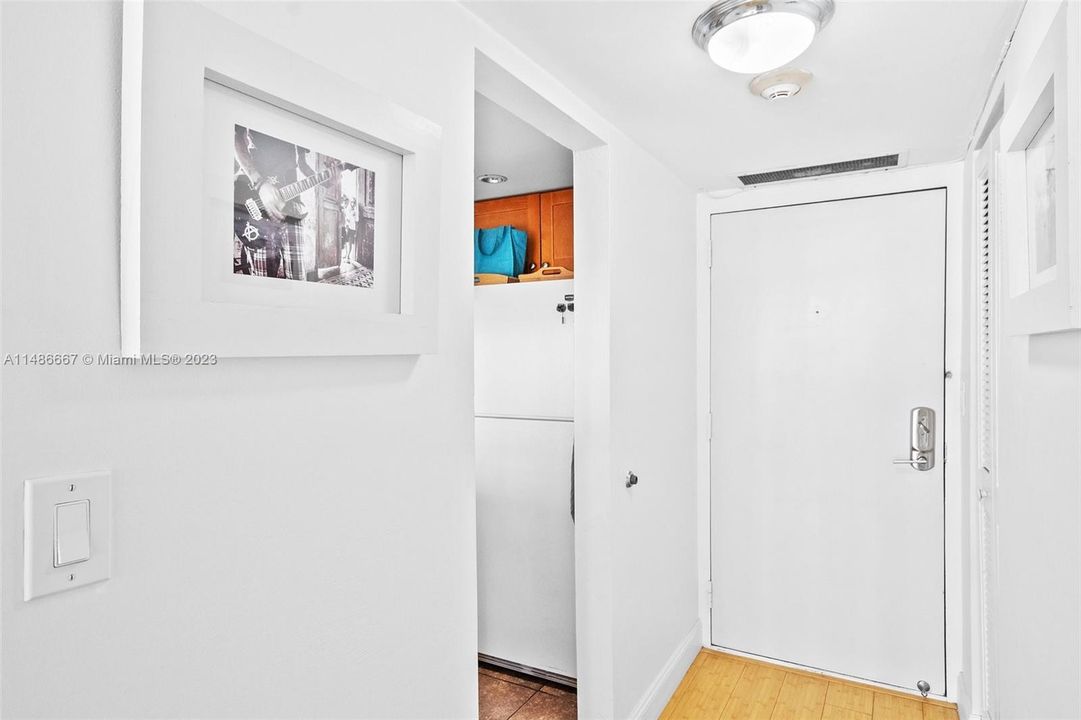 For Sale: $429,990 (1 beds, 1 baths, 757 Square Feet)