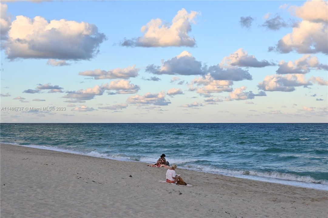 Recently Sold: $640,000 (1 beds, 1 baths, 717 Square Feet)