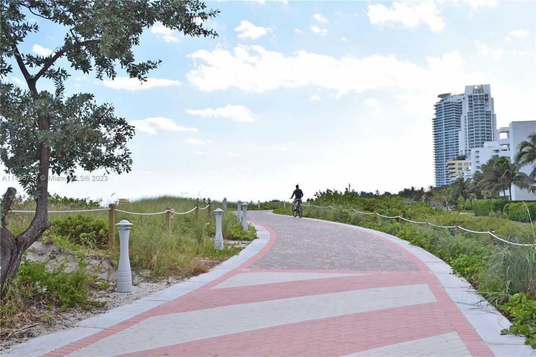 Recently Sold: $640,000 (1 beds, 1 baths, 717 Square Feet)