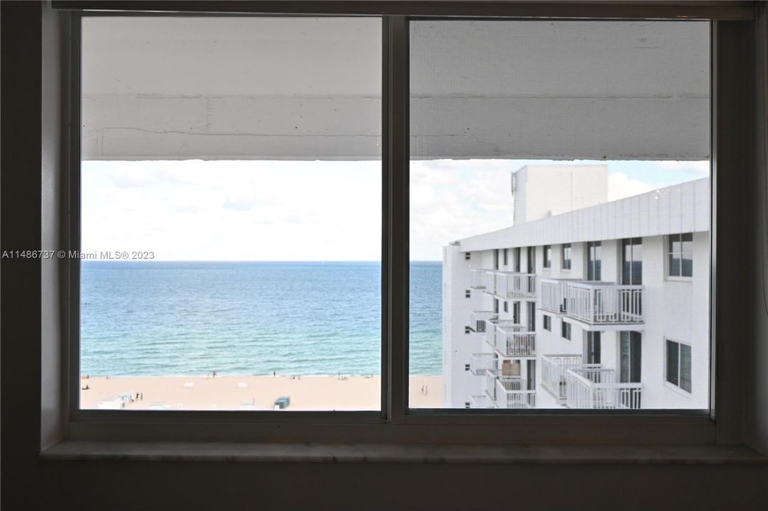 Recently Sold: $640,000 (1 beds, 1 baths, 717 Square Feet)