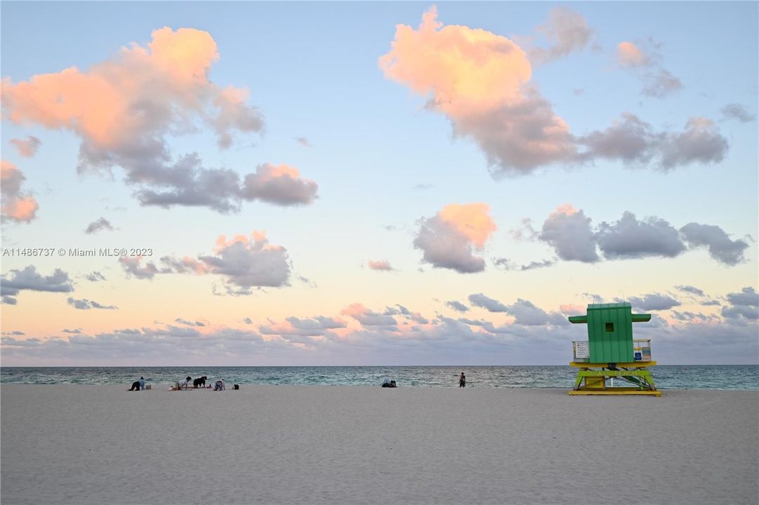 Recently Sold: $640,000 (1 beds, 1 baths, 717 Square Feet)