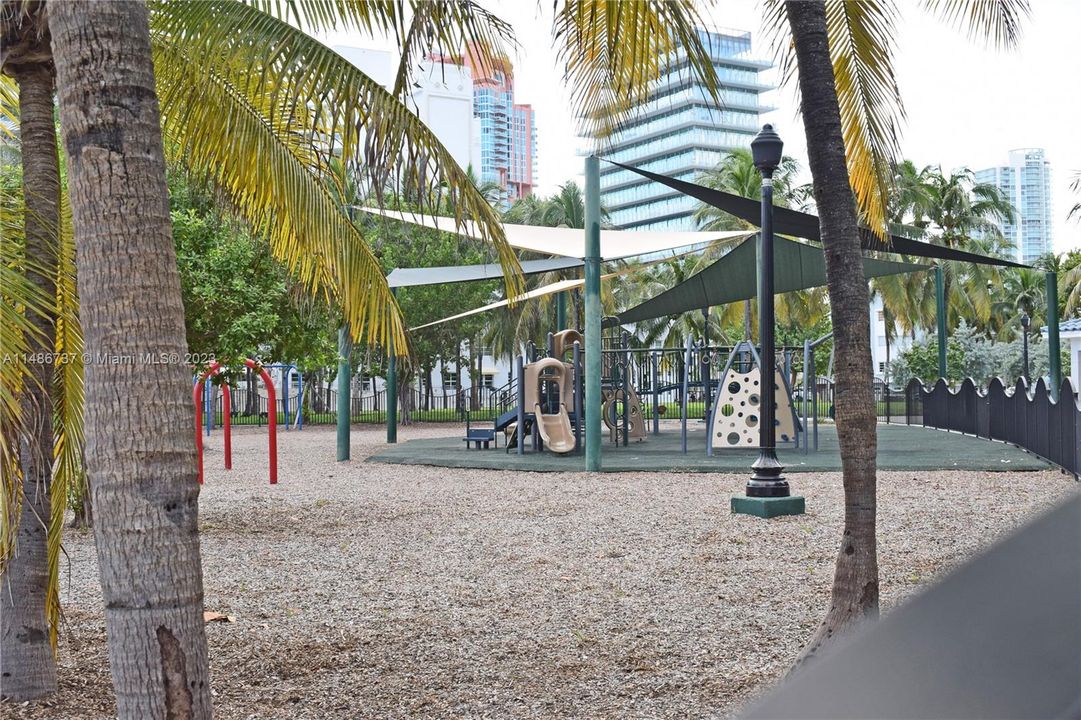 Recently Sold: $640,000 (1 beds, 1 baths, 717 Square Feet)