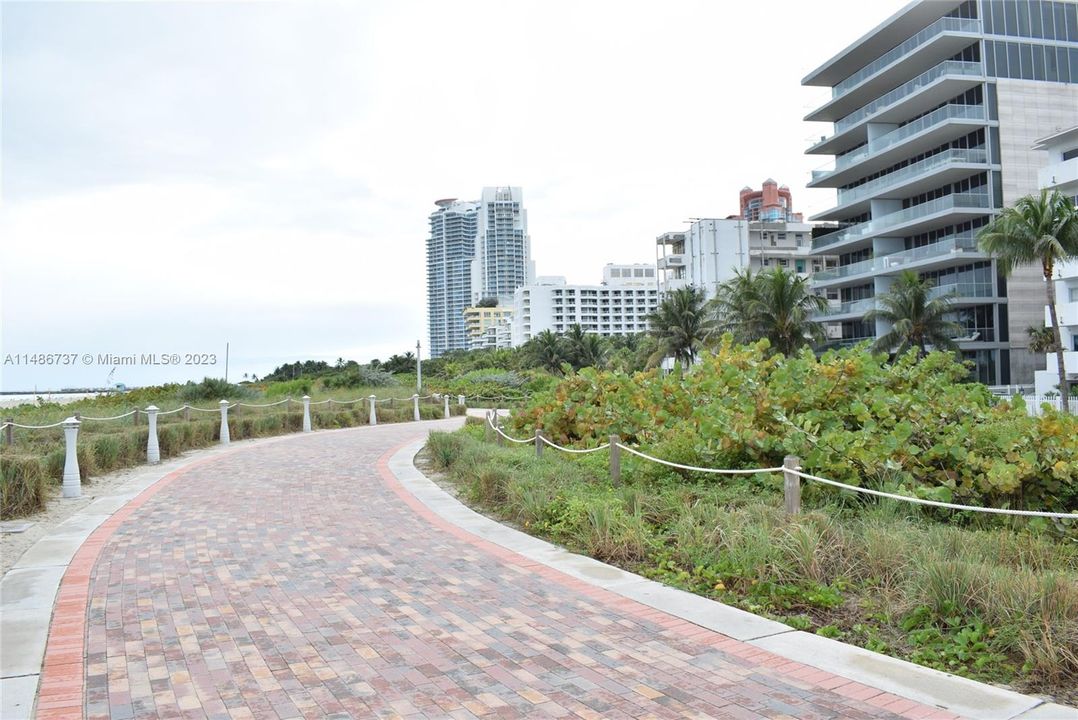 Recently Sold: $640,000 (1 beds, 1 baths, 717 Square Feet)