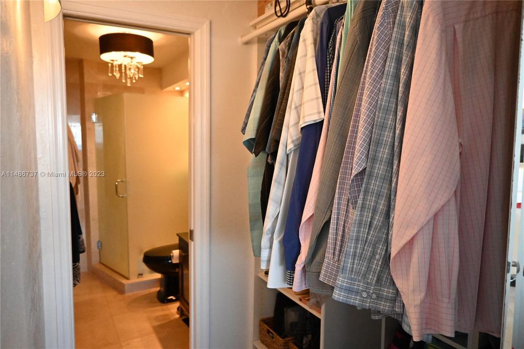 Recently Sold: $640,000 (1 beds, 1 baths, 717 Square Feet)