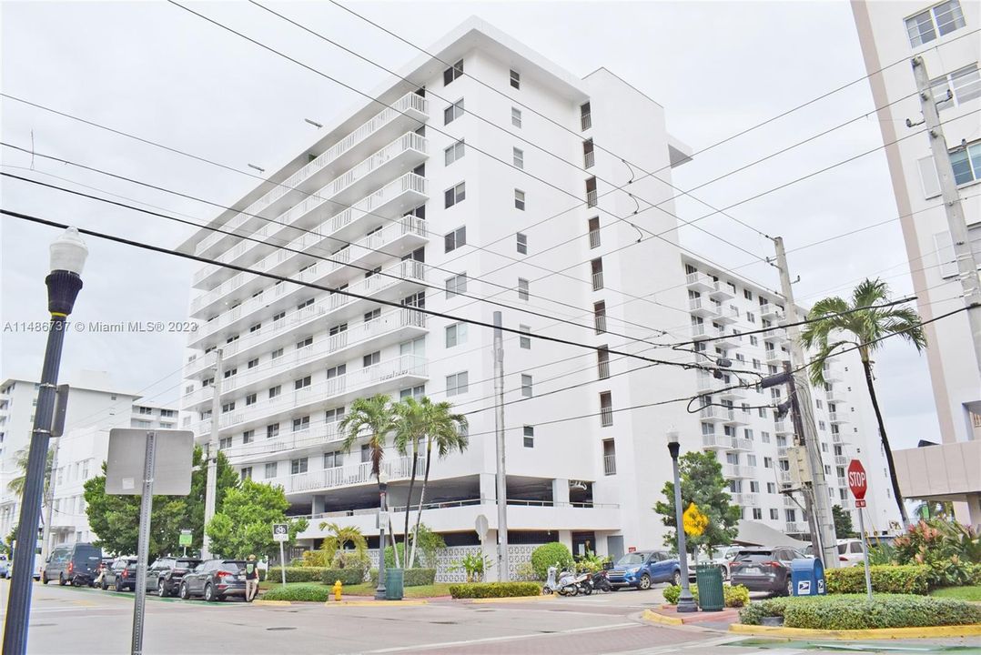 Recently Sold: $640,000 (1 beds, 1 baths, 717 Square Feet)
