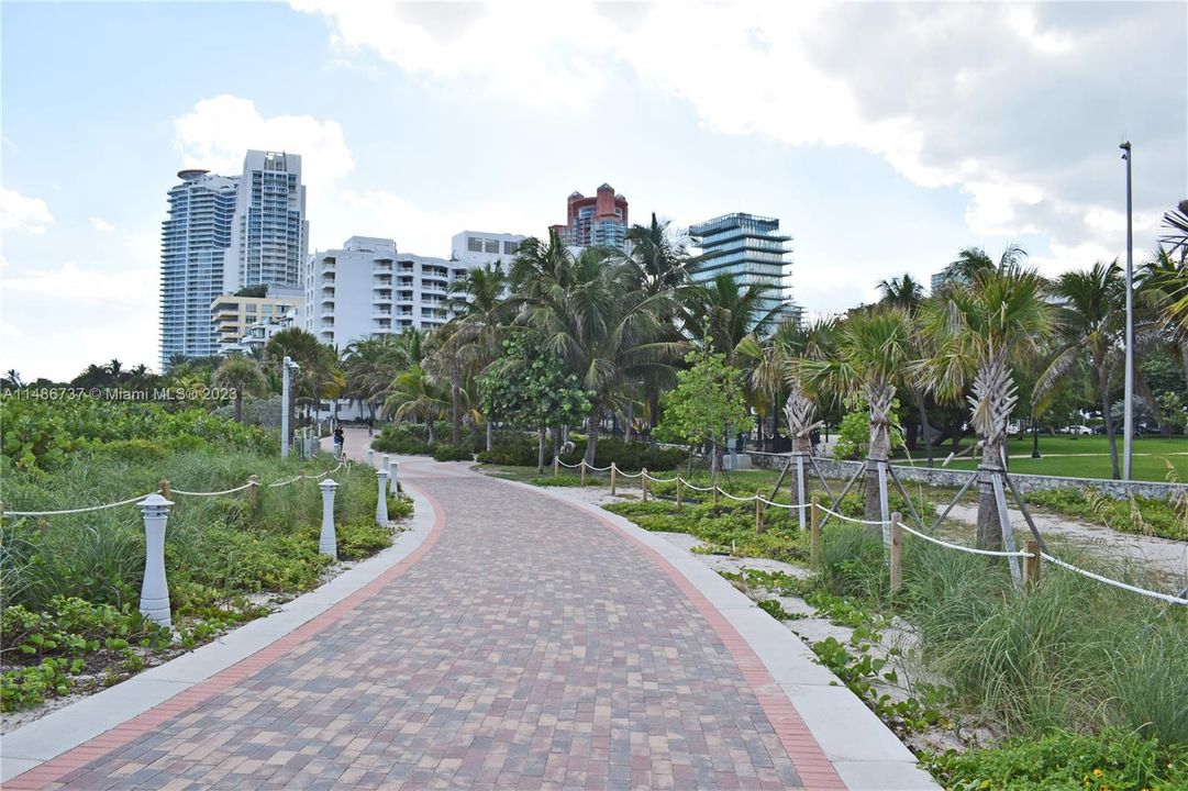 Recently Sold: $640,000 (1 beds, 1 baths, 717 Square Feet)