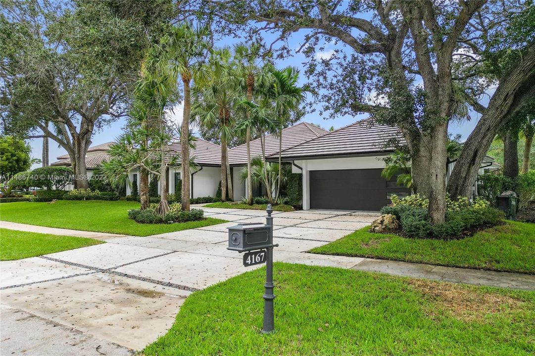 Recently Sold: $2,190,000 (3 beds, 3 baths, 4104 Square Feet)