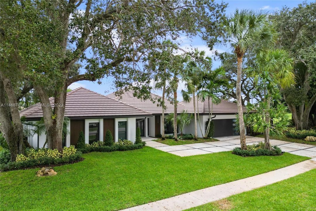 Recently Sold: $2,190,000 (3 beds, 3 baths, 4104 Square Feet)