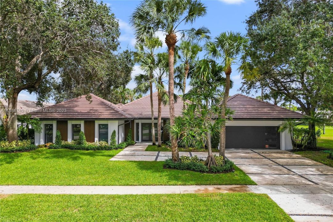 Recently Sold: $2,190,000 (3 beds, 3 baths, 4104 Square Feet)