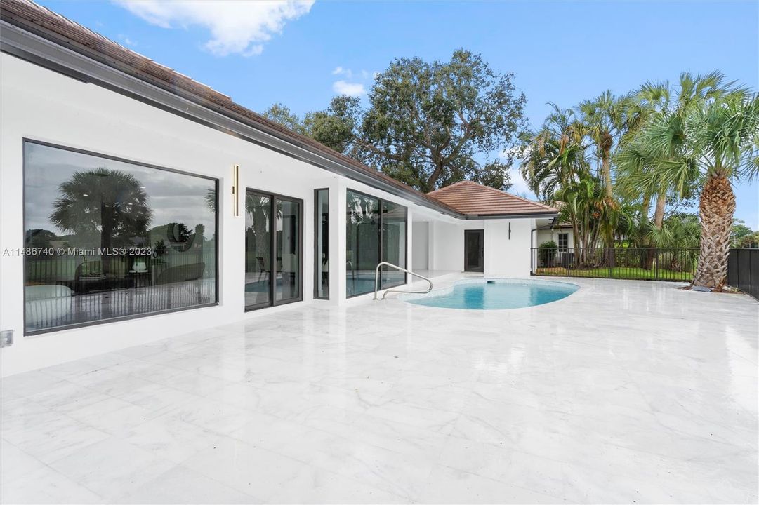 Recently Sold: $2,190,000 (3 beds, 3 baths, 4104 Square Feet)