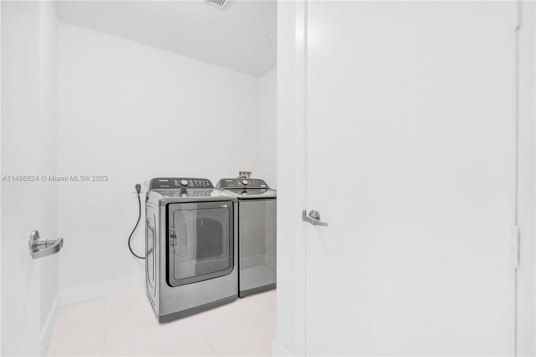 For Sale: $944,900 (1 beds, 2 baths, 1675 Square Feet)