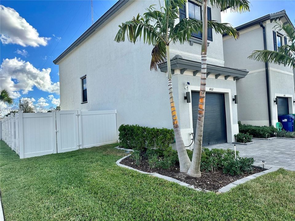 Недавно продано: $585,000 (3 спален, 2 ванн, 1595 Квадратных фут)