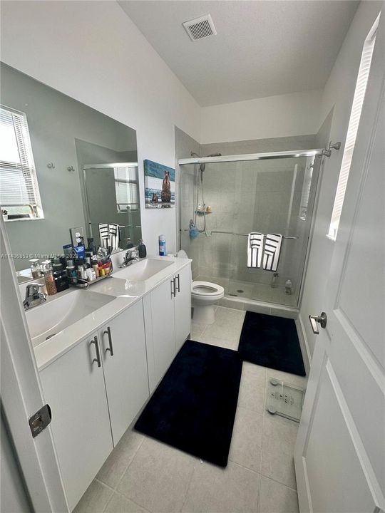 Недавно продано: $585,000 (3 спален, 2 ванн, 1595 Квадратных фут)