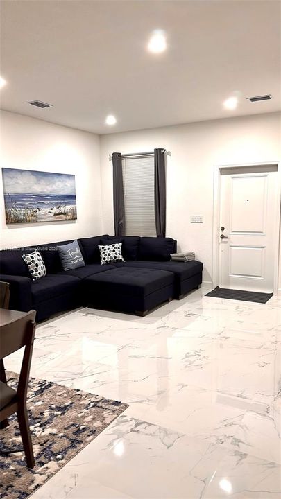 Недавно продано: $585,000 (3 спален, 2 ванн, 1595 Квадратных фут)