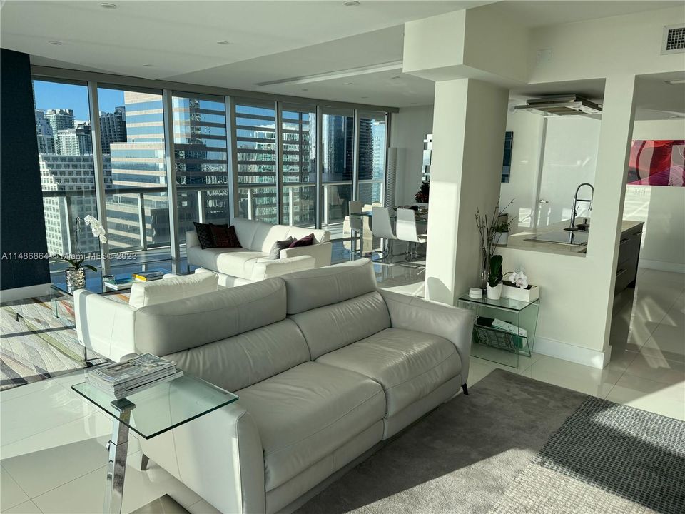 Recently Sold: $1,925,000 (3 beds, 2 baths, 1870 Square Feet)