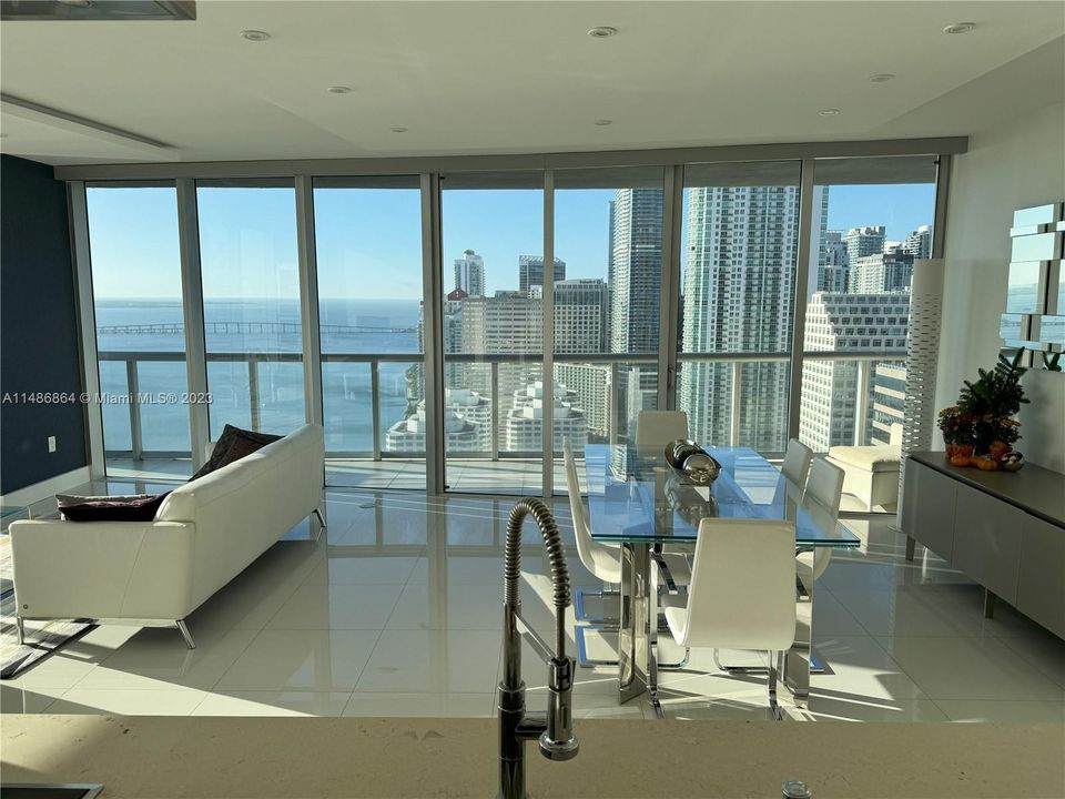 Recently Sold: $1,925,000 (3 beds, 2 baths, 1870 Square Feet)