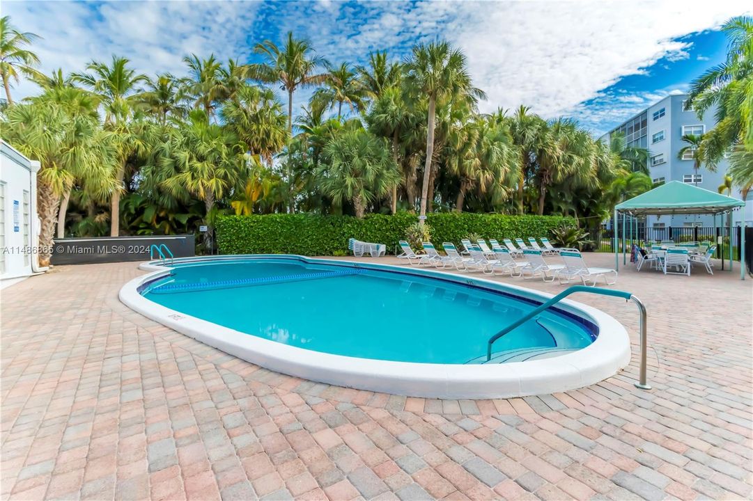 Recently Sold: $155,000 (2 beds, 2 baths, 1027 Square Feet)