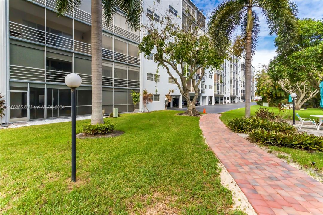 Recently Sold: $155,000 (2 beds, 2 baths, 1027 Square Feet)