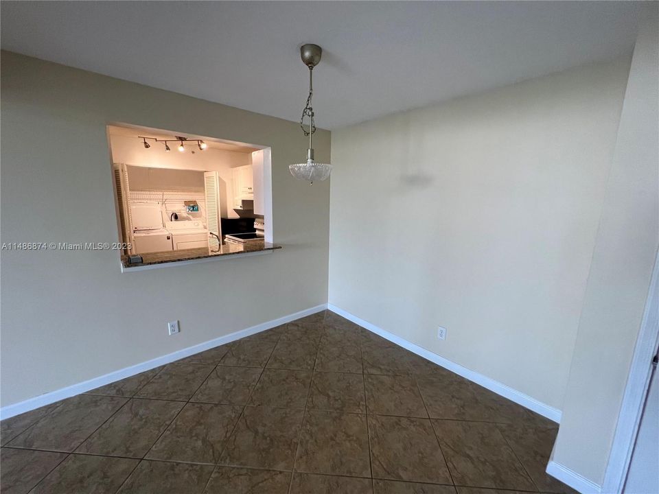 Недавно арендовано: $2,200 (2 спален, 2 ванн, 1020 Квадратных фут)