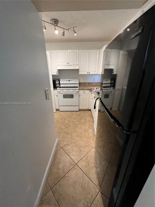 Недавно арендовано: $2,200 (2 спален, 2 ванн, 1020 Квадратных фут)