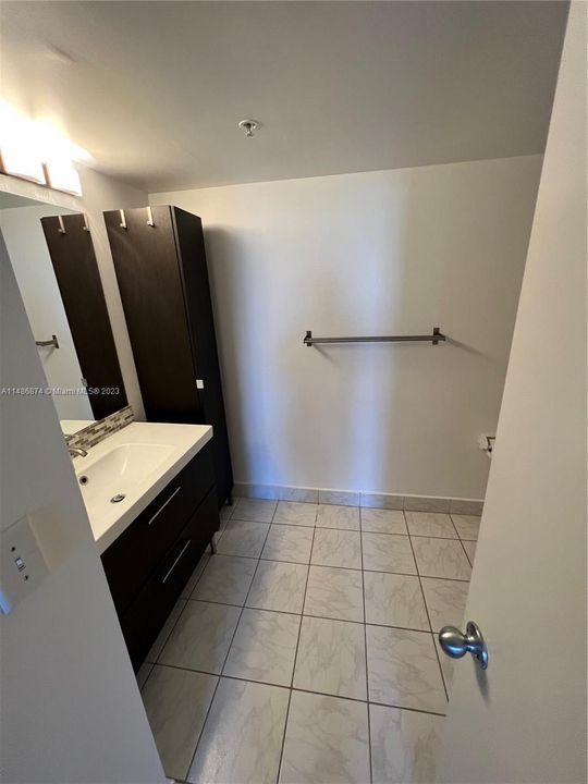 Недавно арендовано: $2,200 (2 спален, 2 ванн, 1020 Квадратных фут)