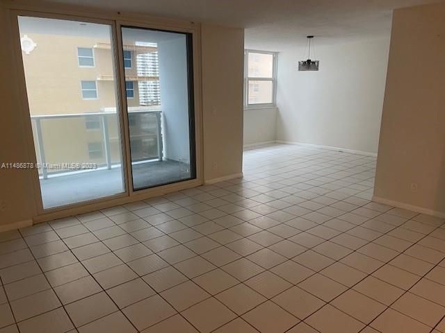 Recently Rented: $3,200 (2 beds, 2 baths, 1440 Square Feet)