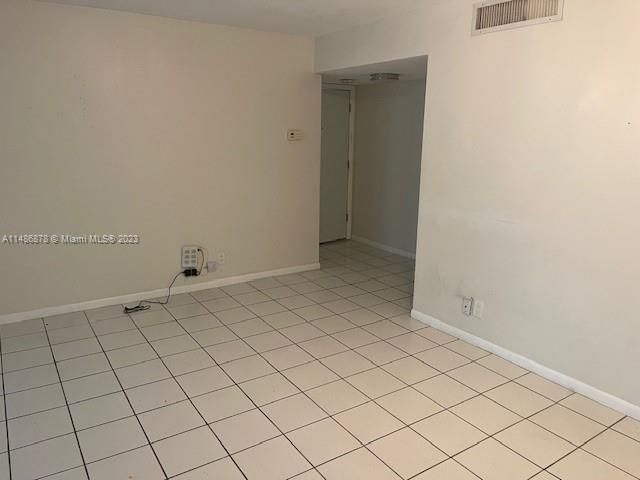Recently Rented: $3,200 (2 beds, 2 baths, 1440 Square Feet)
