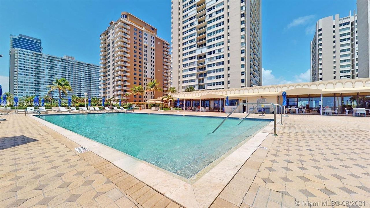 Recently Rented: $3,200 (2 beds, 2 baths, 1440 Square Feet)