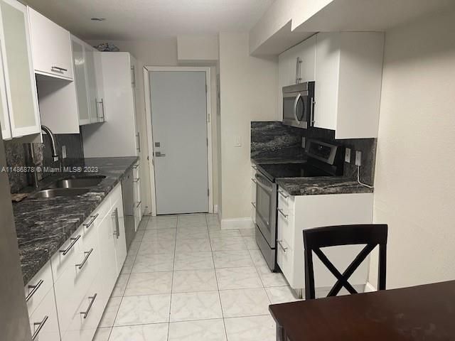 Recently Rented: $3,200 (2 beds, 2 baths, 1440 Square Feet)
