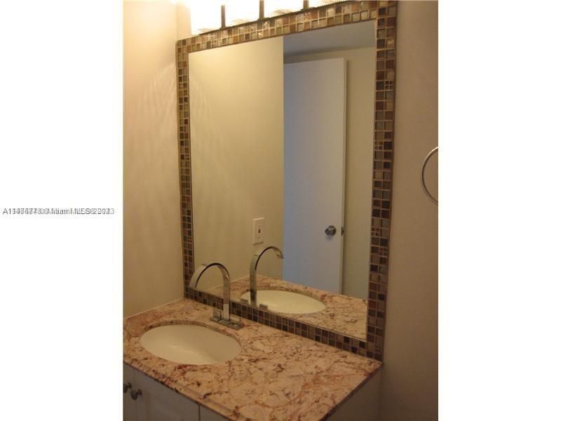 Recently Rented: $3,200 (2 beds, 2 baths, 1440 Square Feet)