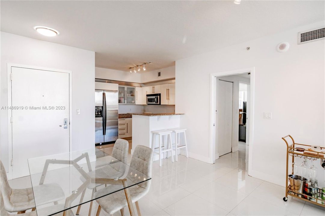 Недавно арендовано: $3,400 (2 спален, 2 ванн, 1105 Квадратных фут)