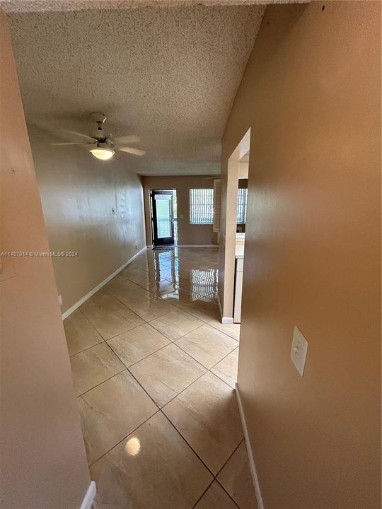 Active With Contract: $90,000 (1 beds, 1 baths, 585 Square Feet)