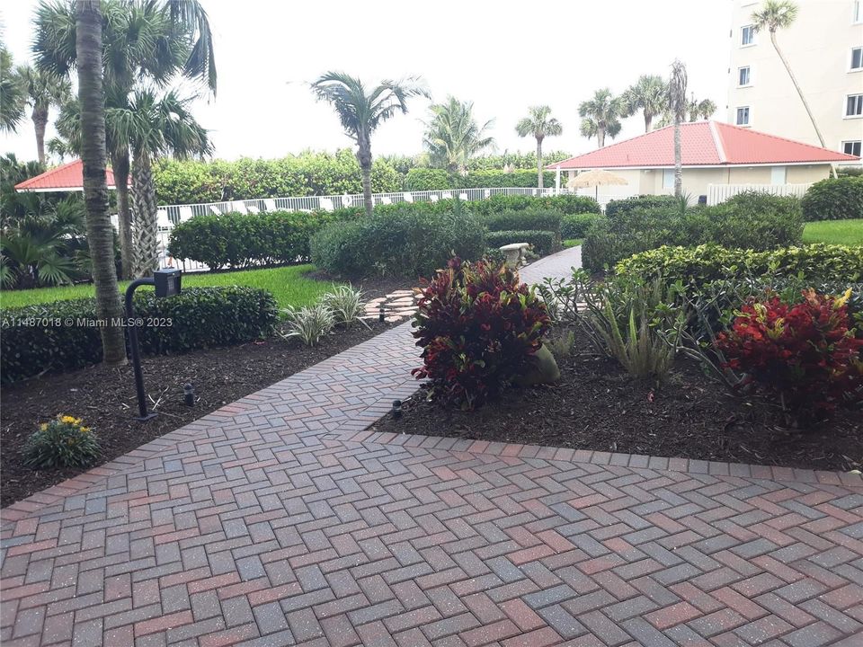 最近租的: $3,250 (2 贝兹, 2 浴室, 1405 平方英尺)