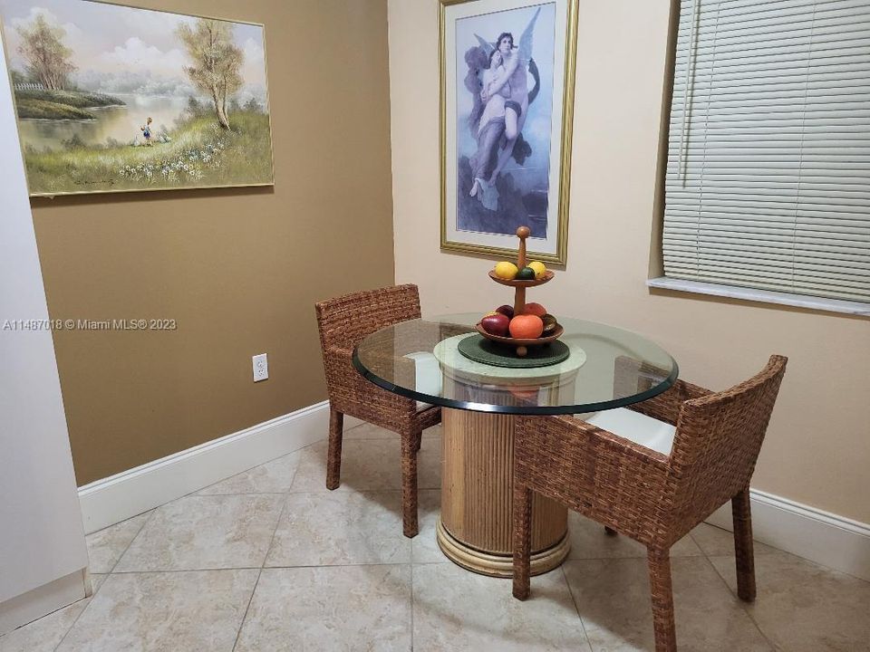 最近租的: $3,250 (2 贝兹, 2 浴室, 1405 平方英尺)